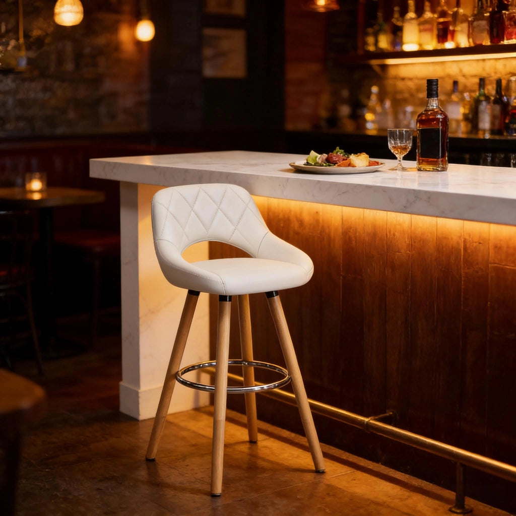 Sgabello bar bianco con schienale, seduta in similpelle e gambe in legno massello, h 91 cm