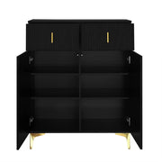 Sideboard Nero con Ante e Cassetti a Pannelli Strutturati, Ripiani Regolabili e Dettagli Dorati 83x101x35 cm