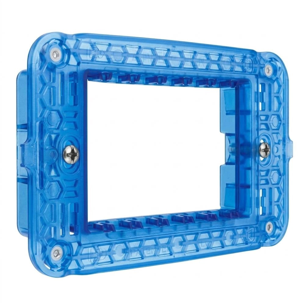 Supporto placche ave s44 per scatole rettangolari con viti *** numero posti 3 moduli, confezione 1