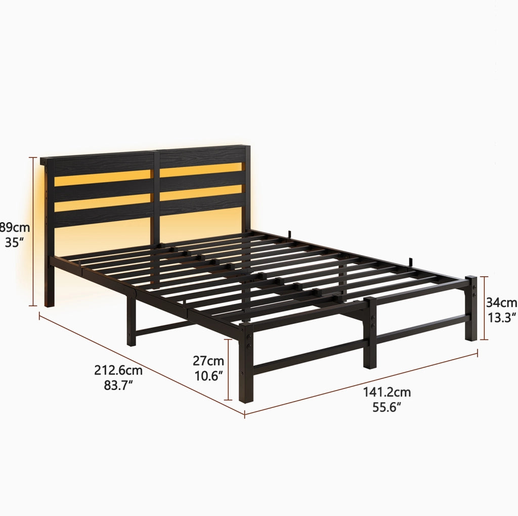 Letto in metallo 140x200 cm con LED RGB; 2 porte USB e ripiano; nero
