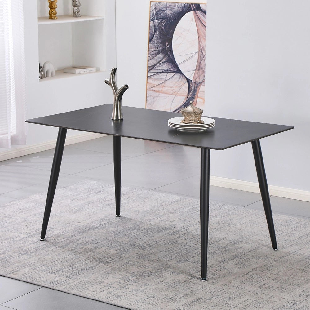 Tavolo da Pranzo Kilo 160×90 cm in Ceramica Effetto Marmo Nero con Venature Oro e Gambe Nere