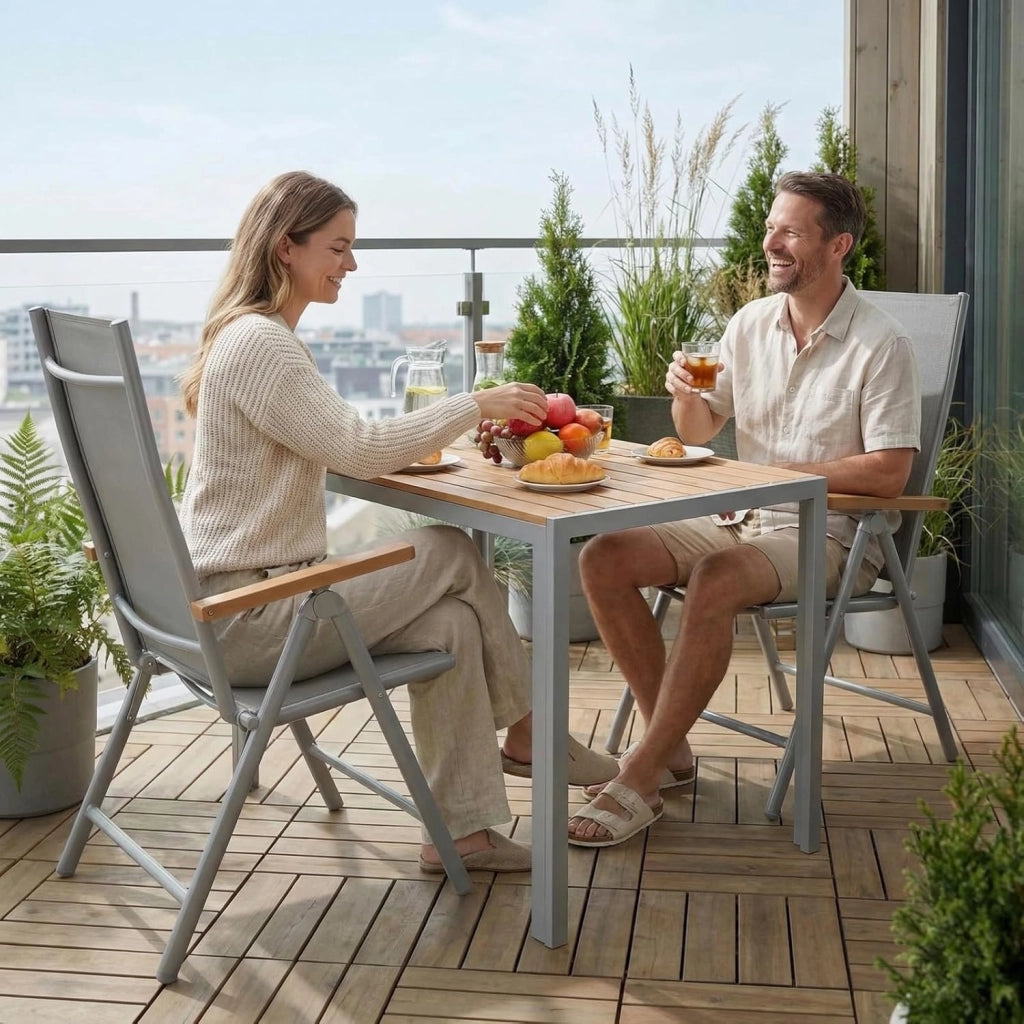 Set di 3 Mobili da Giardino in Alluminio, Tavolo Rettangolare 110x70cm+2 Sedie Pieghevoli Regolabili, Resistente alle Intemperie, Arredamento per Terrazza, Balcone, Marrone Teak+Grigio Chiaro