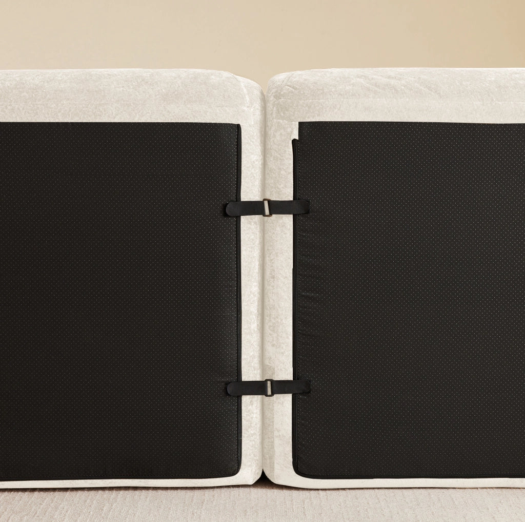 Divano modulare 3 posti con pouf in ciniglia beige chiaro HOMVRA