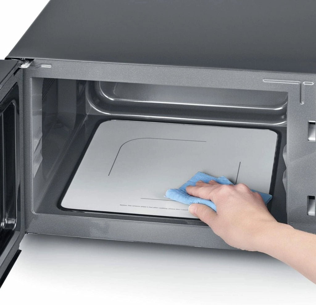 Severin mw7763 forno a microonde 2 in 1 con fondo in ceramica e grill, capacità 20 l, forno a microonde per scongelare e riscaldare, con grande superficie utile per stoviglie quadrate, nero/acciaio inox