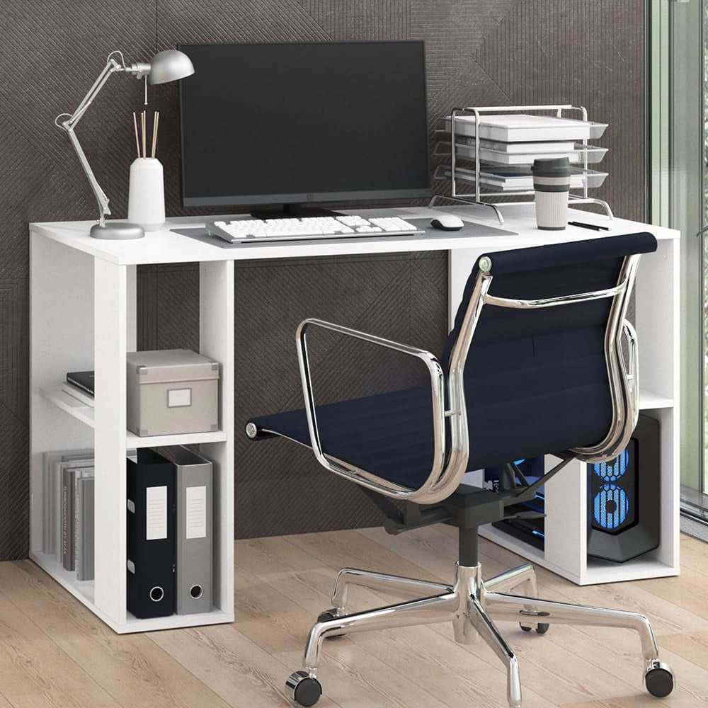 Scrivania con ripiani Arian, Bianco, 130 x 60 cm, con vani portaoggetti laterali aperti per spazio aggiuntivo