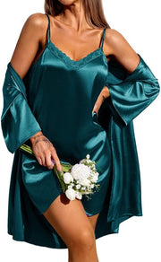 Camisola da Notte Sexy a Due Pezzi con Gonna Corta e Cappotto da Bagno a 3/4 in Verde Scuro 

Modello: 
 Materiale: 
 Dimensioni: 
 Caratteristiche: