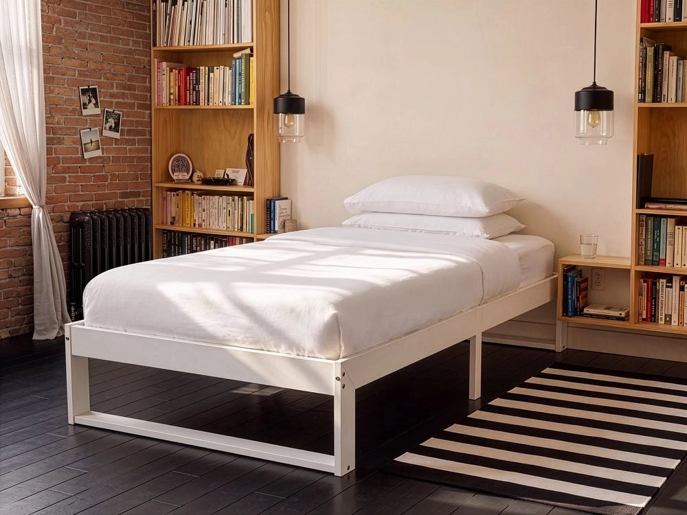 Letto singolo bianco in legno di pino 90 x 200 cm con 3 gambe, senza testiera, stile minimalista