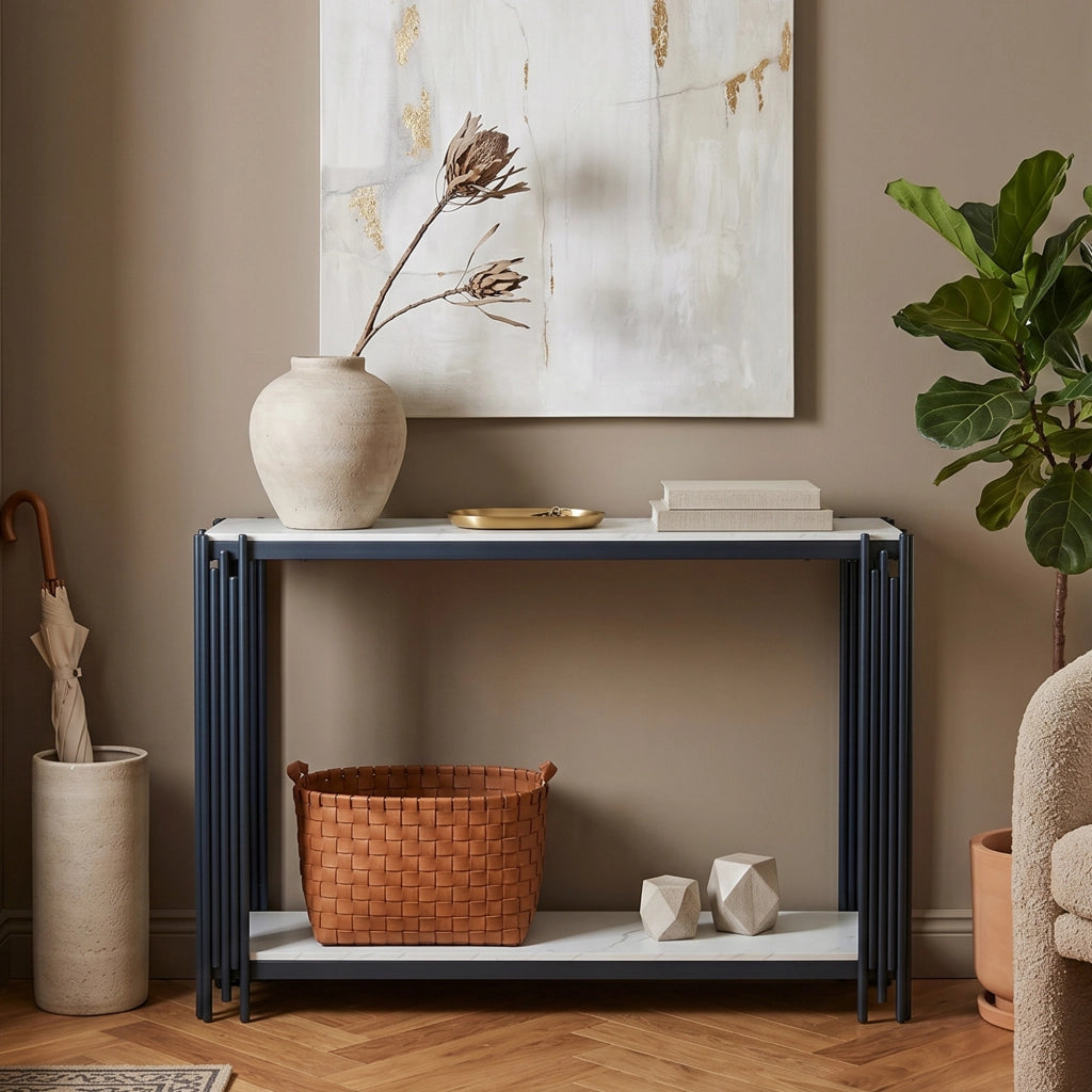 Consolle con 2 ripiani in effetto marmo bianco e metallo nero, per ingresso e soggiorno, 123.5 × 33.5 × 80 cm