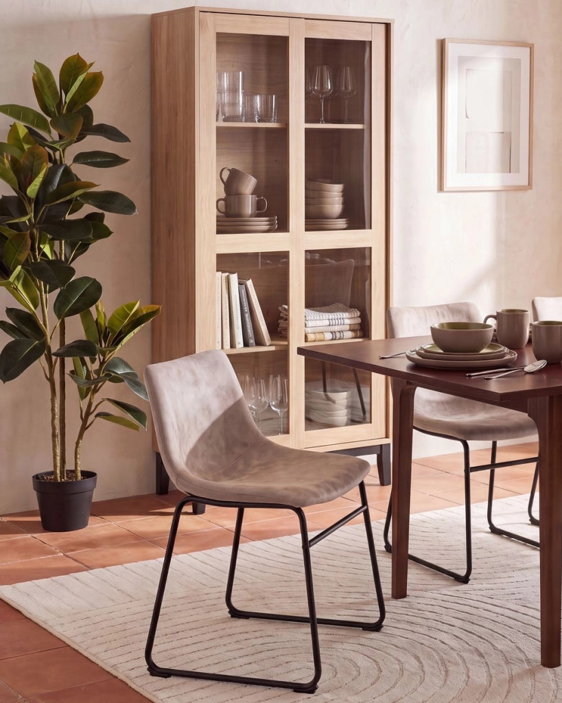 Set di 2 sedie da pranzo rivestimento in tessuto beige gambe nere stile retrò rustico
