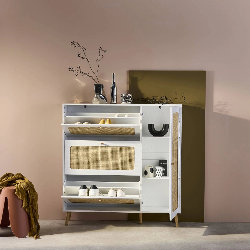 Scarpiera con decoro in legno e canna, 3 ante, bianco sporco