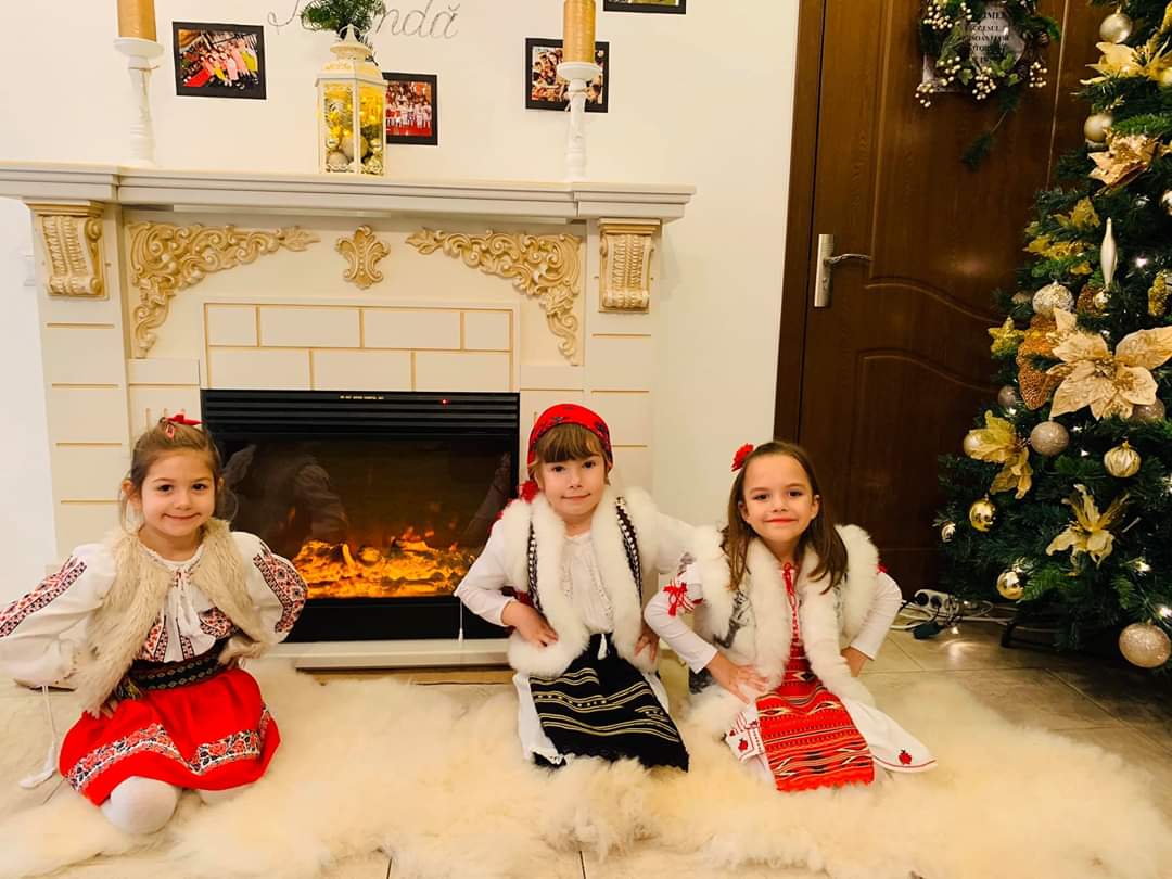 Camino Elettrico da Pavimento 111x145x38 cm Effetto Fiamma 1950W Imperial & Mirabella Avorio