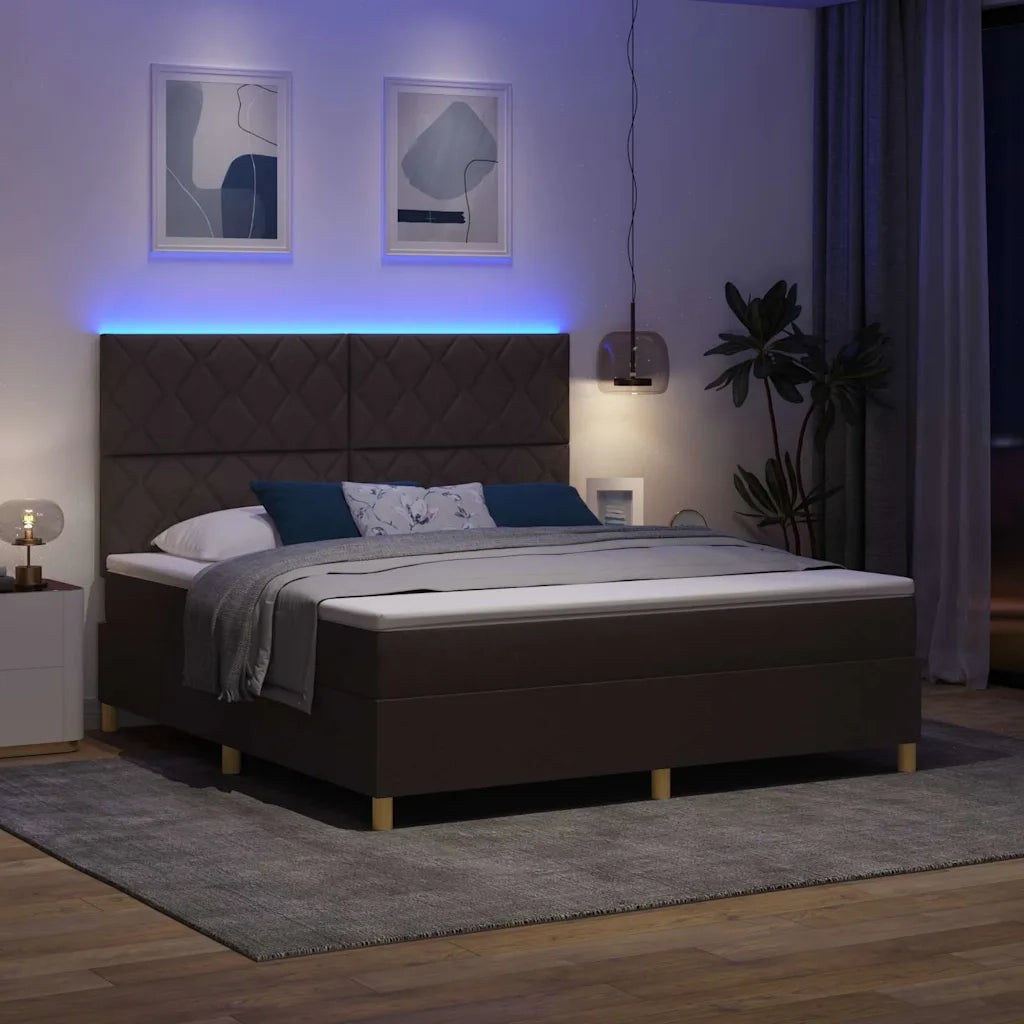 Letto a Sorgente LED Marrone Scuro 180 x 200 cm Tessuto 3343197
