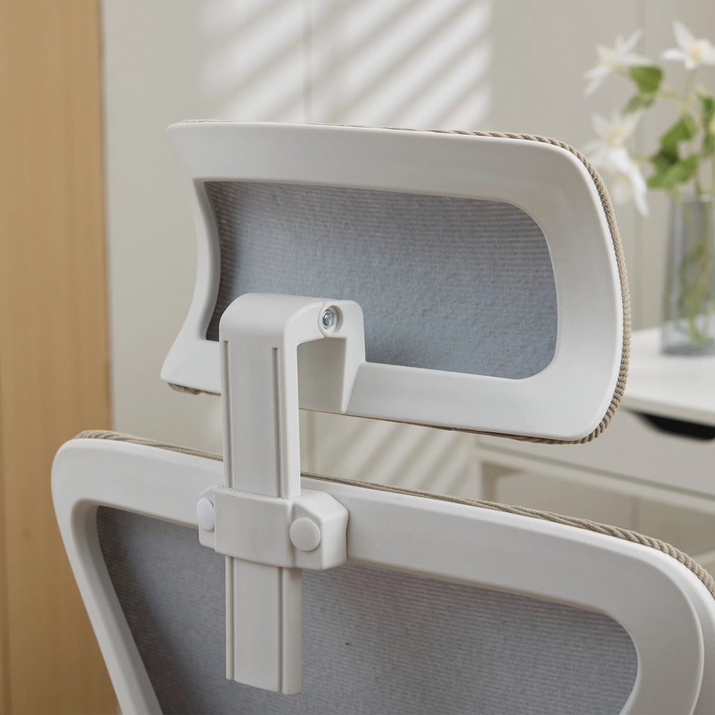 Sedia da ufficio ergonomica in rete traspirante con braccioli ribaltabili e altezza regolabile, in tessuto imbottito kaki