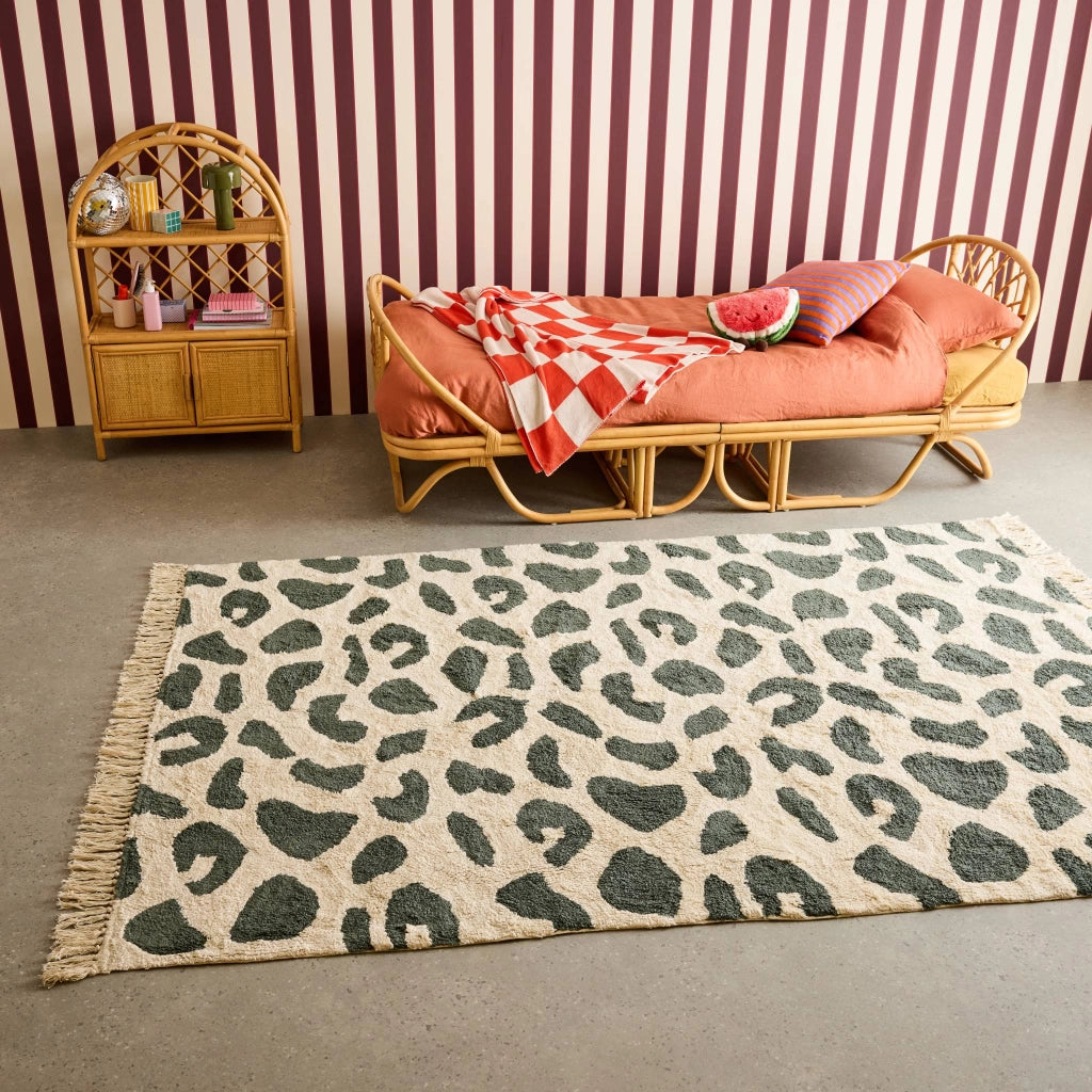 Tappeto interno cotone motivo maculato verde scuro con frange