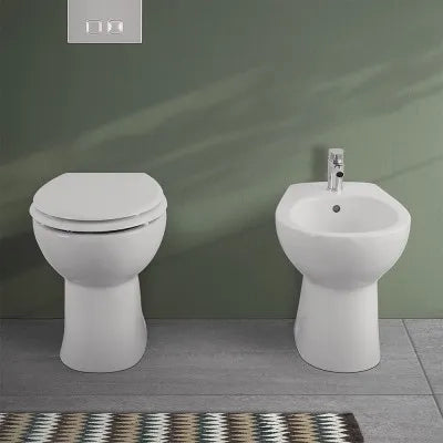 Sanitari bagno in set completo di lavabo con colonna e copriwater
