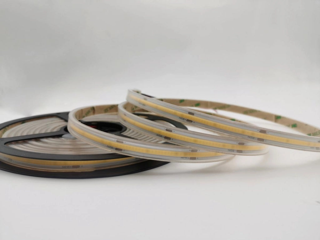 Strip LED 24V COB IP67 da esterno 15W/m luce fredda 6000K 5 metri