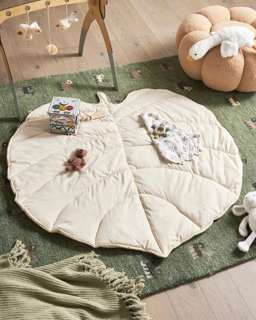 Tappeto per bambini in cotone bianco sporco a forma di foglia trapuntato 110 x 110 cm accessorio per la cameretta dei bambini