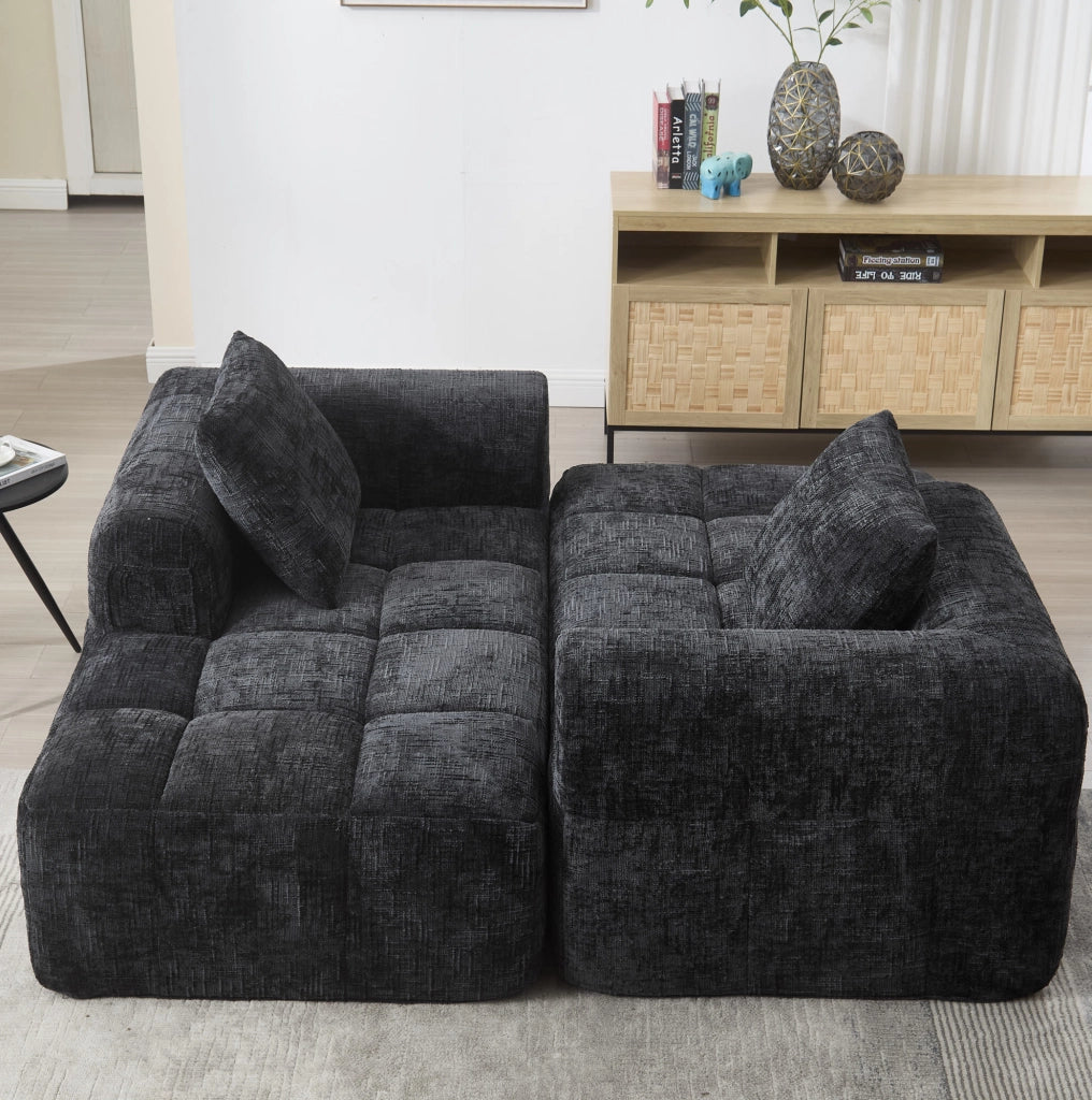Divano angolare 250x158x60 cm con penisola; tasche laterali e 3 cuscini in chenille nero