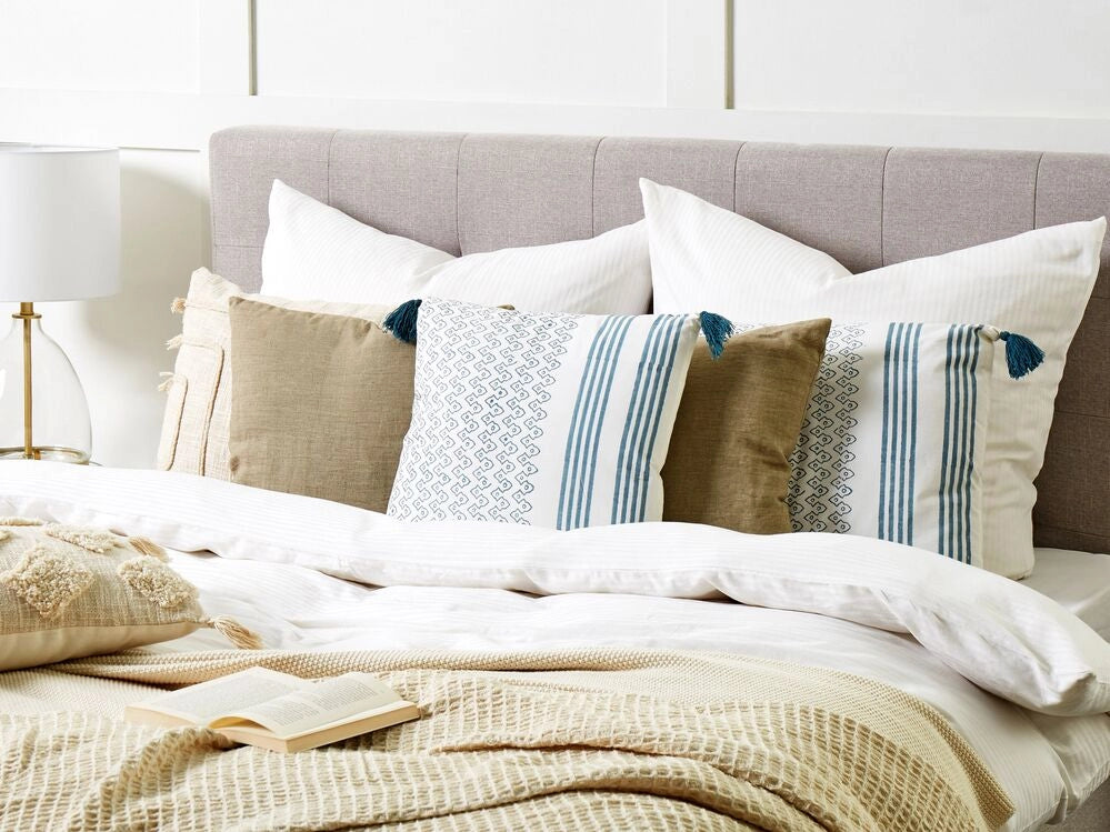 Set di 2 cuscini cotone bianco e blu scuro 45 x 45 cm stampa a blocchi soggiorno camera da letto