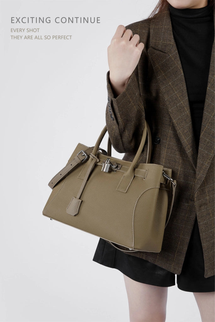 Borsa a tracolla da donna in tessuto intrecciato, colore grigio.