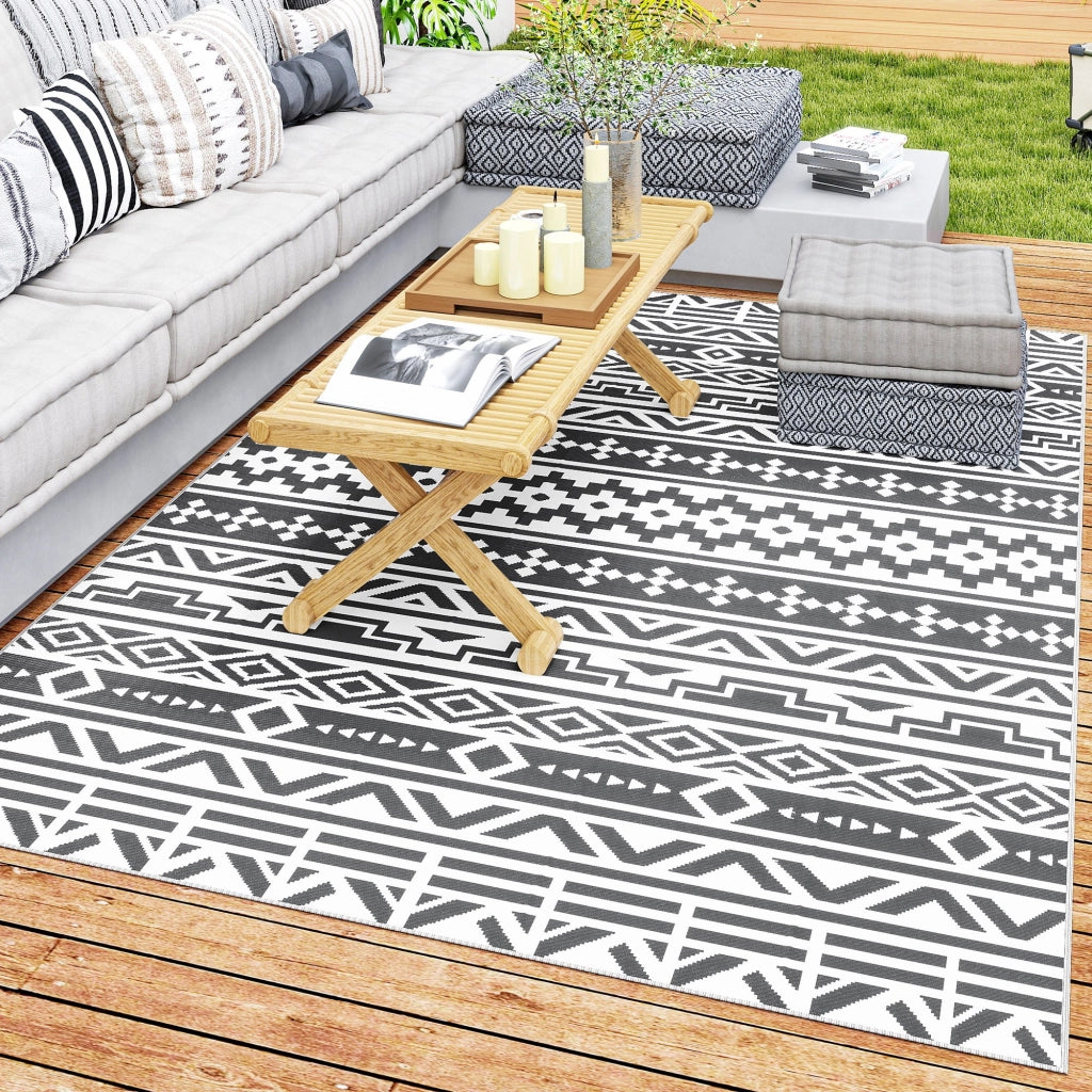 Tappeto da Esterno Reversibile con Motivo Geometrico e Borsa Inclusa, 182x274 cm, Grigio e Bianco
