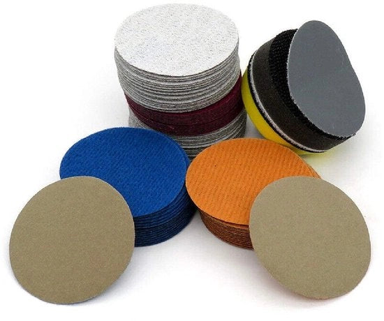 Set di dischi abrasivi 50mm - 10 pezzi - 80 Grit - Antistatico - Per uso su superfici umide e secche - Composto di ossido di alluminio e carburo di silicio - Pergamino abrasivo