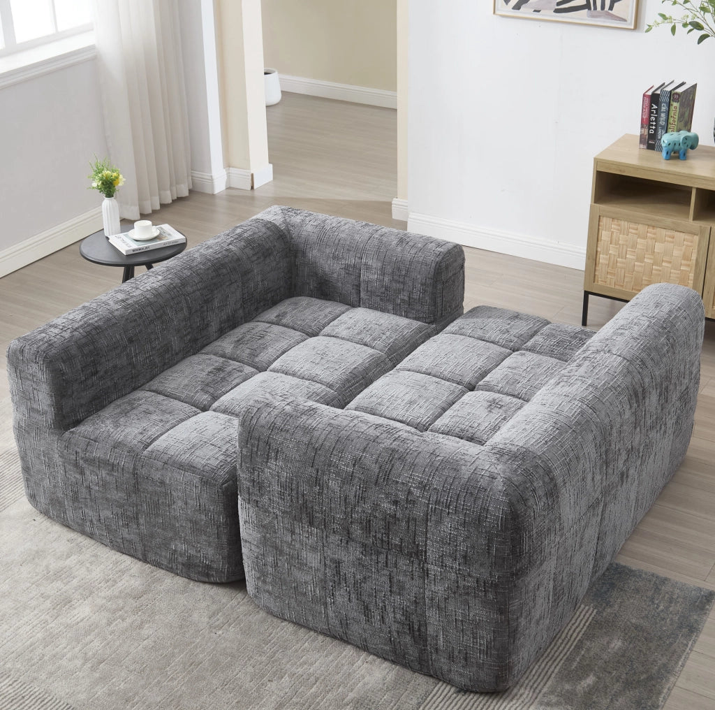 Divano 2 posti imbottito grigio con chaise longue, cuscino e tasche laterali per telecomando e cellulare