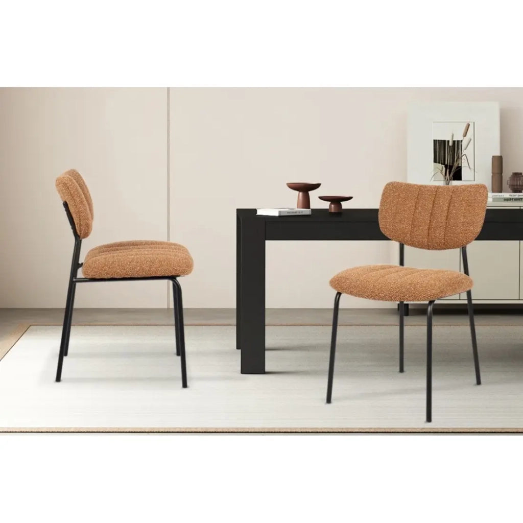 Set di 2 sedie NORAYA – Tessuto arancione – Design compatto – Gambe in metallo – Tocco colorato e moderno