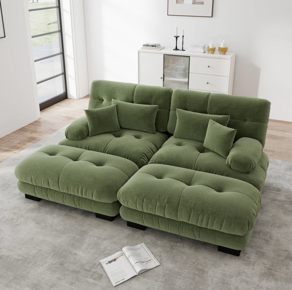 Divano modulare in chenille verde con 2 pouf mobili; 2 cuscini lombari e 2 cuscini decorativi