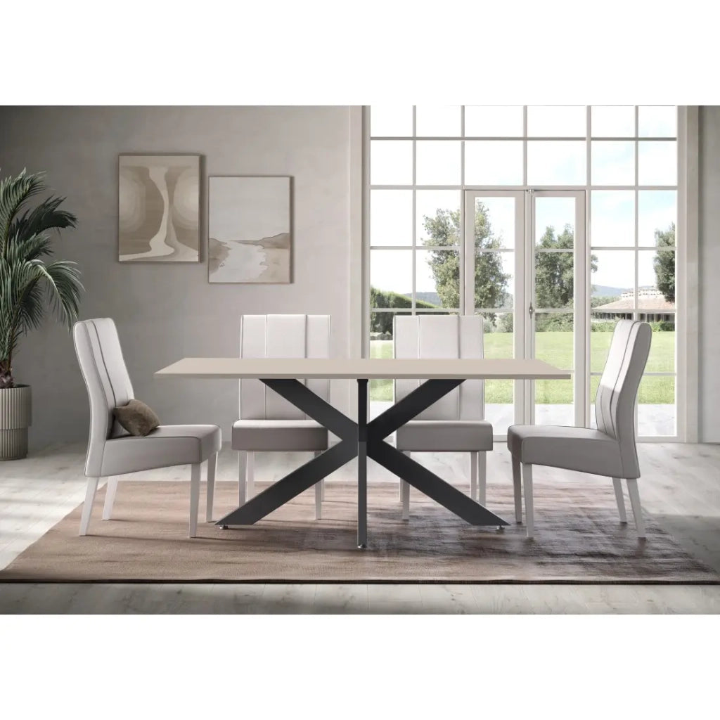 Tavolo da pranzo GWEN – 180 x 90 cm – Colori cachemire e metallo
