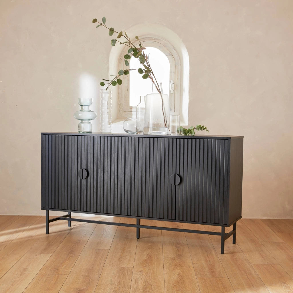 Credenza a 4 ante scanalata effetto legno, 157.5cm, nero