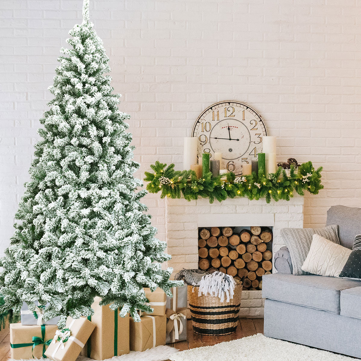 Albero artificiale di Natale con 1364 rami, Abete innevato con aghi in PVC solida base di metallo 225cm-Alberi di Natale