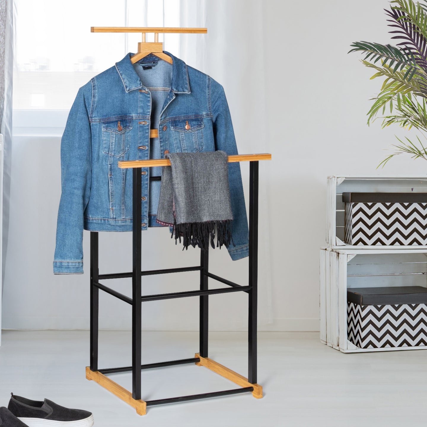 IDMarket - Appendiabiti indossatore in legno e finto metallo TOM