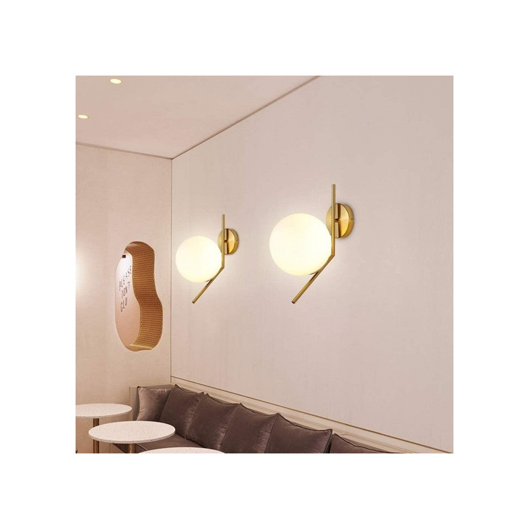 Trade Shop - Applique Da Parete Con Sfera In Vetro Bianco Attacco E27 Metallo Oro Lampada 32804         