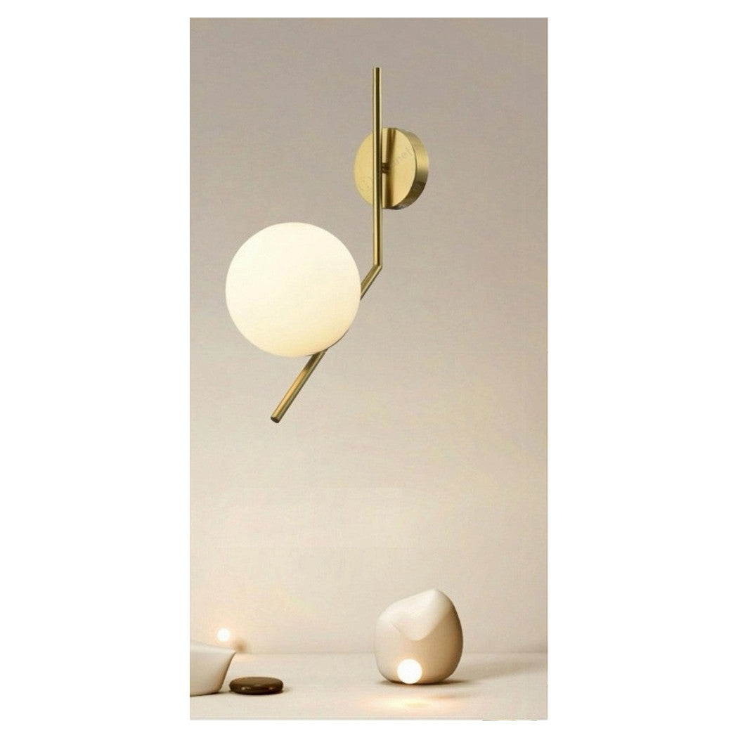 Trade Shop - Applique Da Parete Con Sfera In Vetro Bianco Attacco E27 Metallo Oro Lampada 32804         