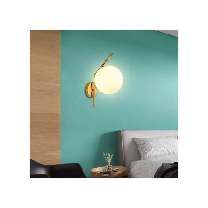 Trade Shop - Applique Da Parete Con Sfera In Vetro Bianco Attacco E27 Metallo Oro Lampada 32804         