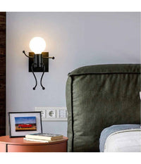 Applique Da Parete Decorativo Forma Di Omino Seduto In Metallo Attacco E27 Aq51  Nero       