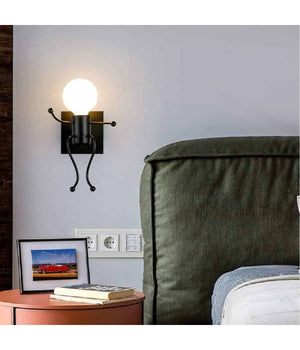 Applique Da Parete Decorativo Forma Di Omino Seduto In Metallo Attacco E27 Aq51  Nero       