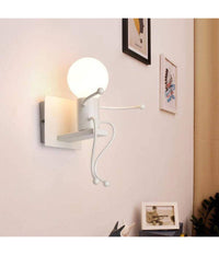 Applique Da Parete Decorativo Forma Di Omino Seduto In Metallo Attacco E27 Aq51         