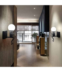 Applique Da Parete Decorativo Forma Di Omino Seduto In Metallo Attacco E27 Aq51  Nero       