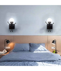 Applique Da Parete Decorativo Forma Di Omino Seduto In Metallo Attacco E27 Aq51  Nero       