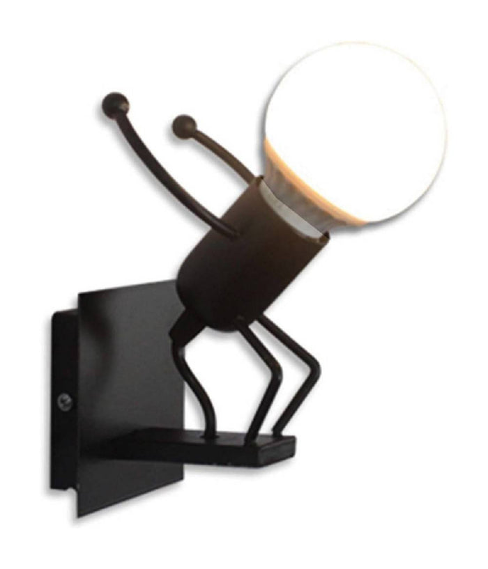 Applique Da Parete Decorativo Forma Omino Che Salta In Metallo Attacco E27 Aq50         