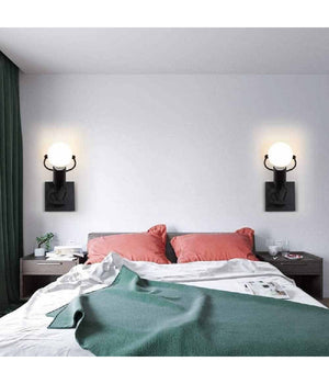 Applique Da Parete Decorativo Forma Omino Che Salta In Metallo Attacco E27 Aq50  Nero       