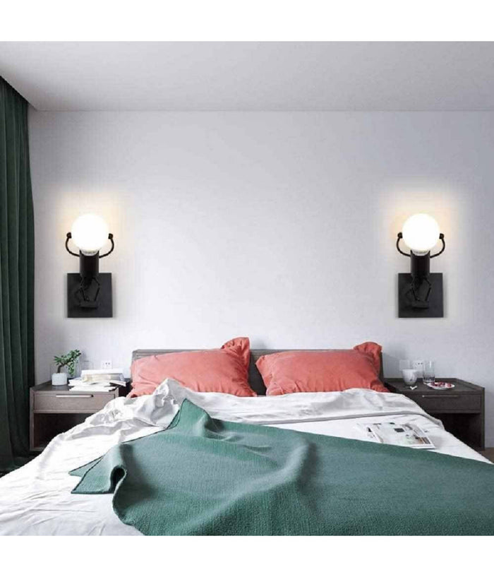 Applique Da Parete Decorativo Forma Omino Che Salta In Metallo Attacco E27 Aq50  Nero       