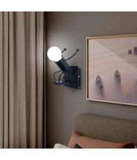 Applique Da Parete Decorativo Forma Omino Che Salta In Metallo Attacco E27 Aq50  Nero       