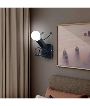 Applique Da Parete Decorativo Forma Omino Che Salta In Metallo Attacco E27 Aq50  Nero       