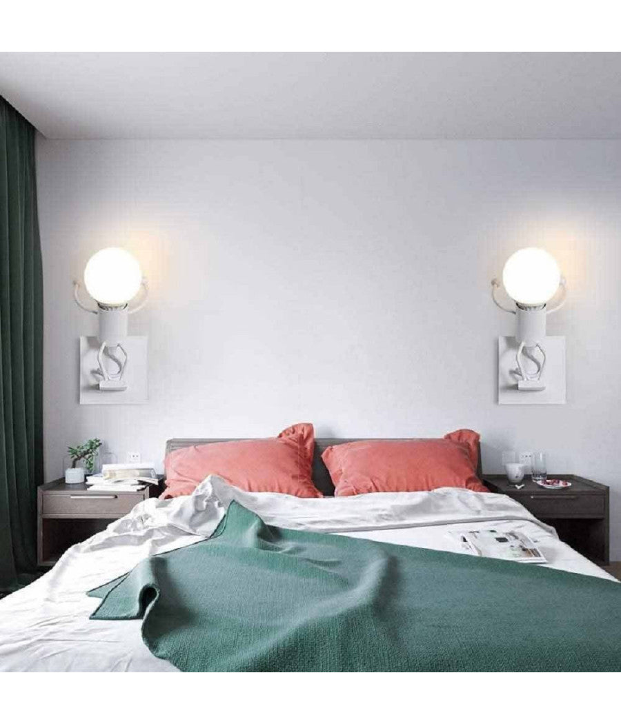 Applique Da Parete Decorativo Forma Omino Che Salta In Metallo Attacco E27 Aq50         