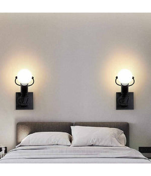 Applique Da Parete Decorativo Forma Omino Che Salta In Metallo Attacco E27 Aq50  Nero       