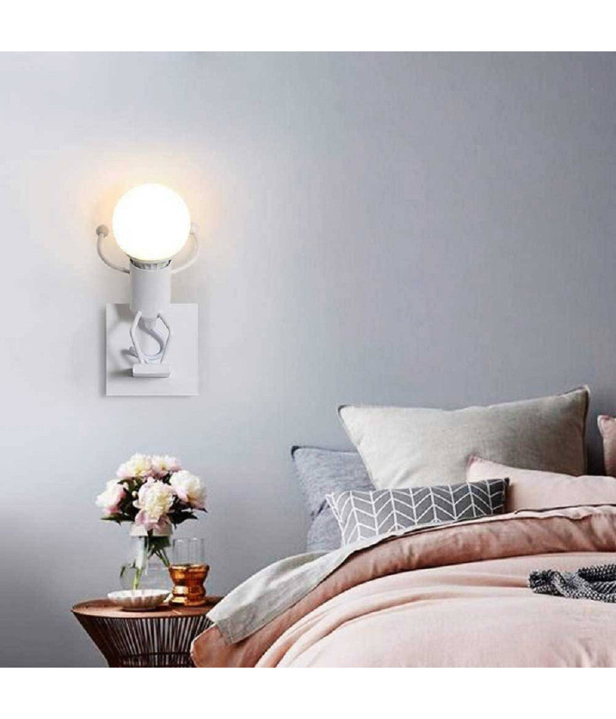 Applique Da Parete Decorativo Forma Omino Che Salta In Metallo Attacco E27 Aq50  Bianco       