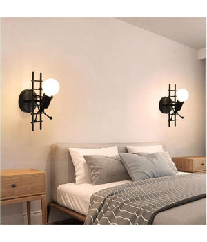 Applique Da Parete Decorativo Forma Omino Sulla Scala In Metallo Attacco E27 Aq49  Nero       